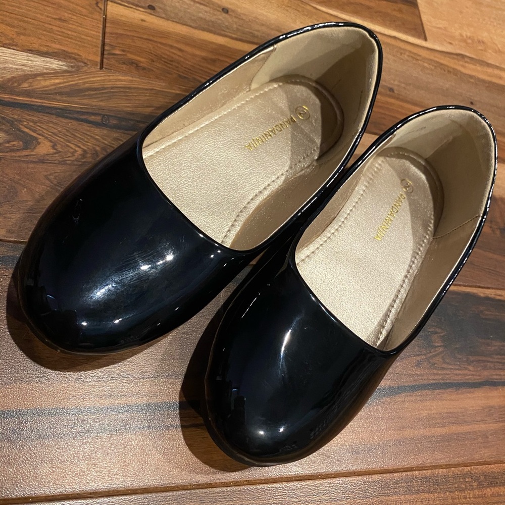 Black shiny shoes girls shoes size 2 Pandaninjia